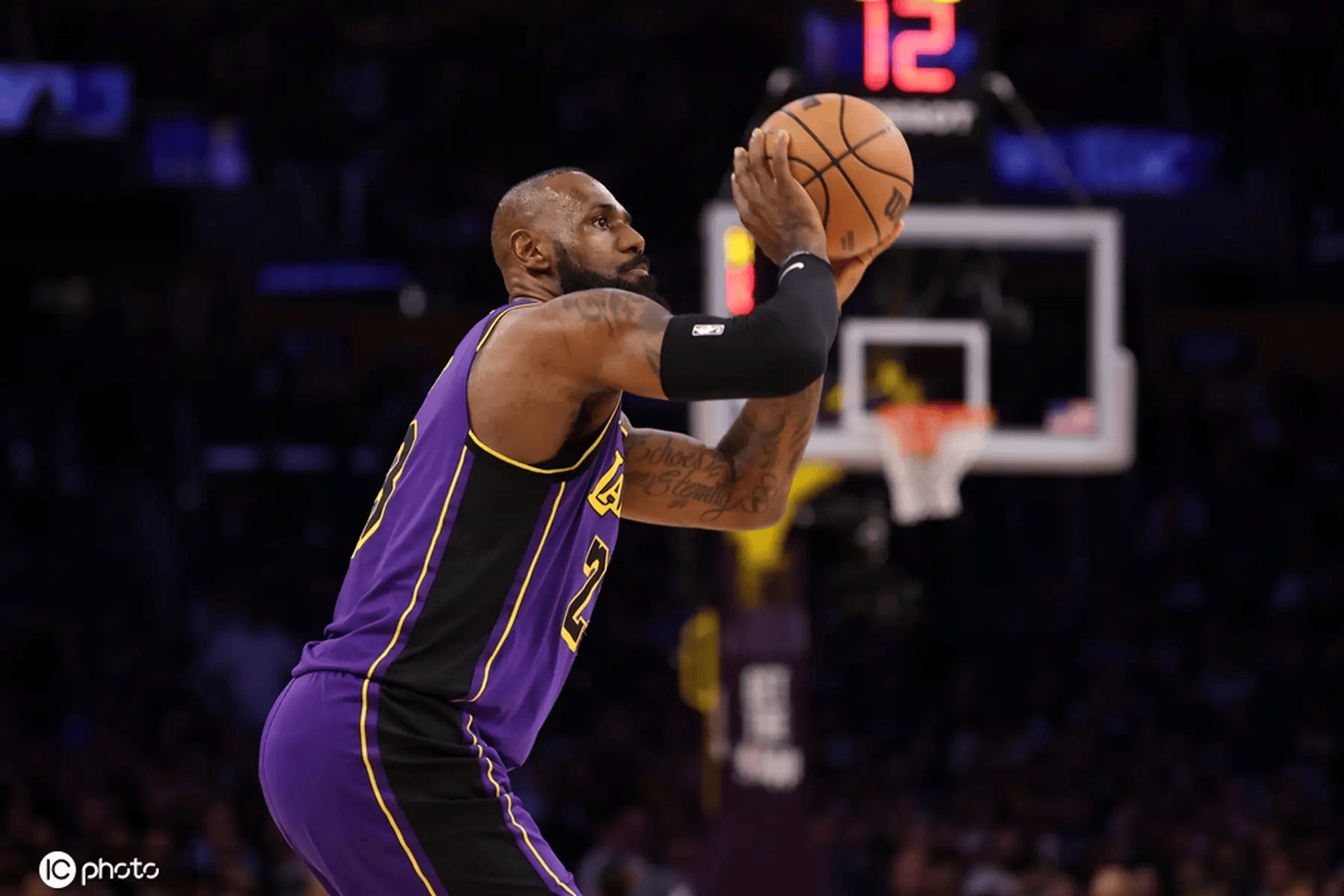 詹姆斯下家概率：骑士最高退役第二 开拓者上榜